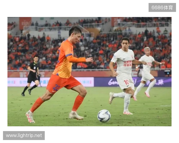 足球报谈海港对手町田：进攻力近期疲软，6场仅4球，门前效率不足