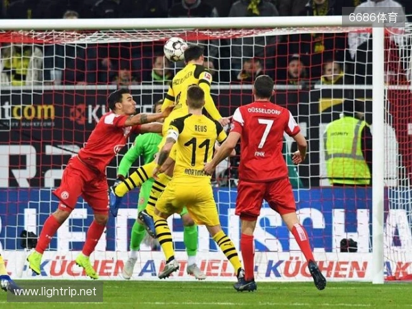 桑乔替补登场又被换下,埃梅里:这不是惩罚,而是战术决定