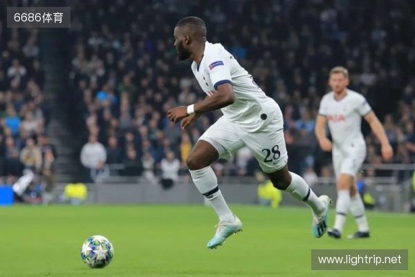 记者:乔纳森-戴维未来存疑,拜仁和热刺已了解球员离队条件